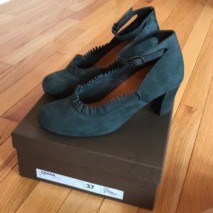 Chie Mihara pumps